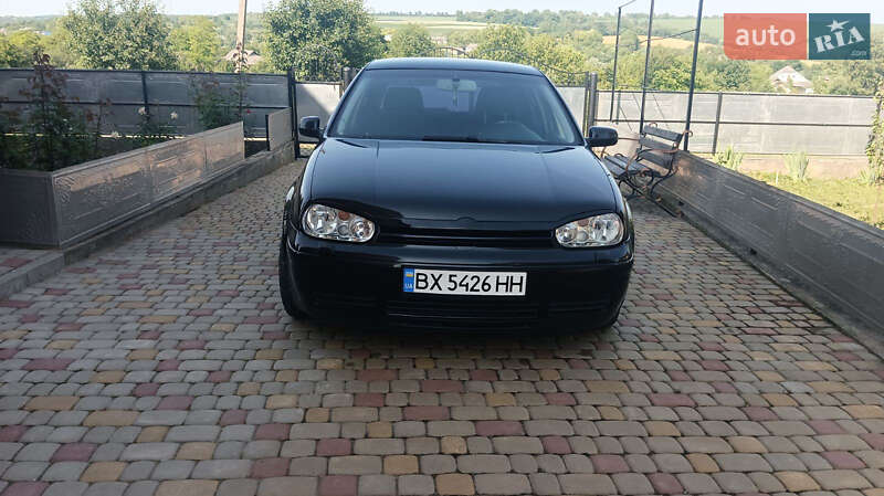 Volkswagen Golf (2003)