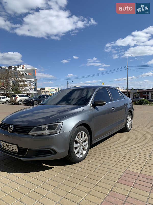 Volkswagen Jetta (2013)