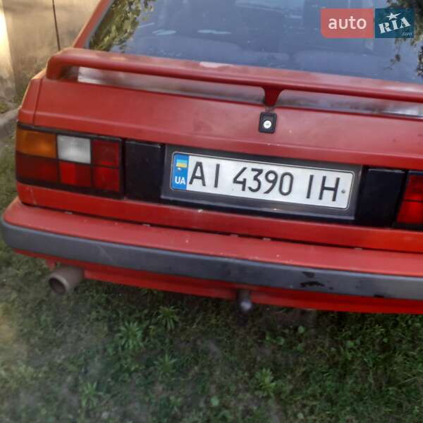 Volvo 440 (1989)