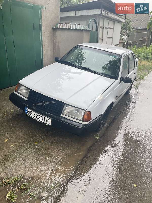Volvo 440 (1990)