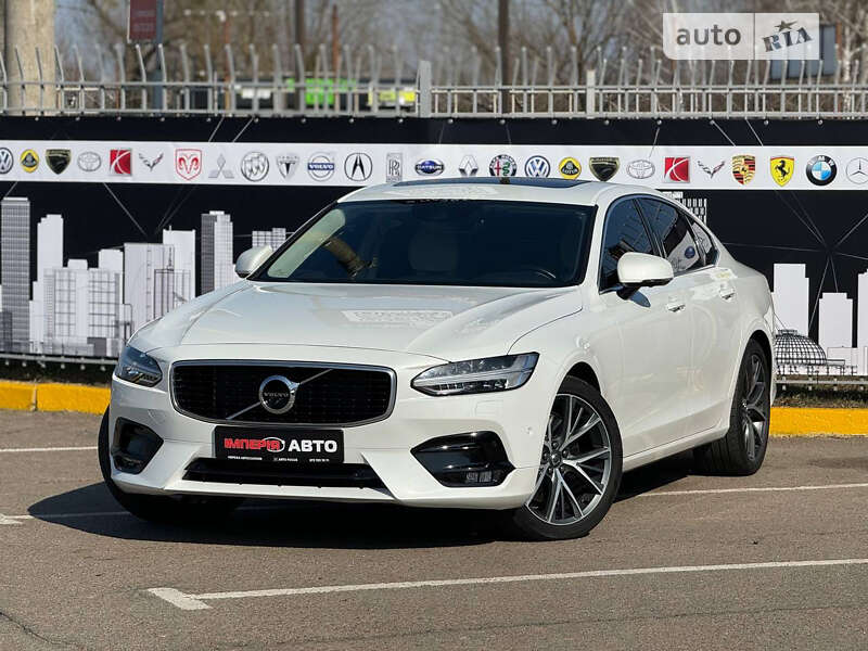Volvo S90 (2017)