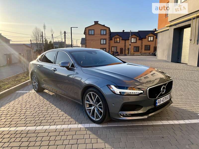 Volvo S90 (2017)