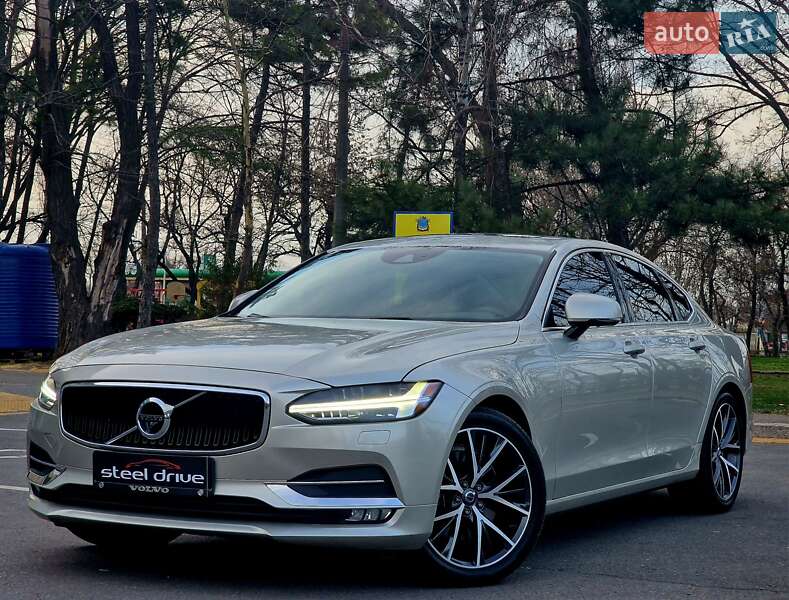 Volvo S90 (2016)