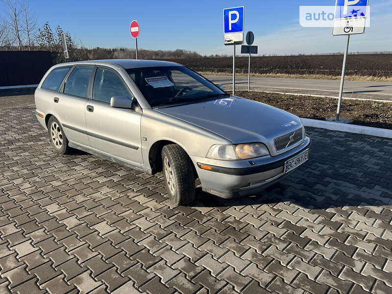 Volvo V40 (2000)