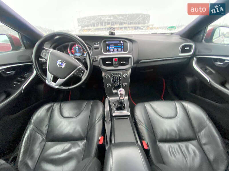 Volvo V40 (2012)