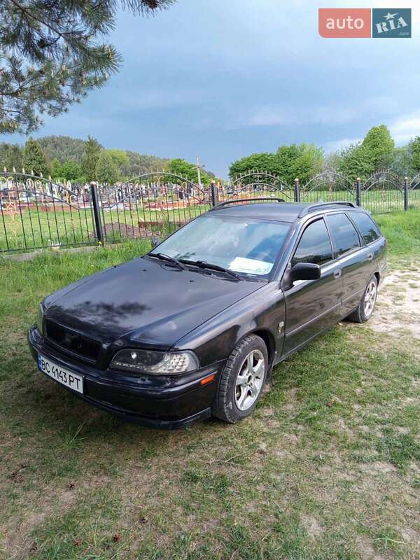 Volvo V40 (1999)
