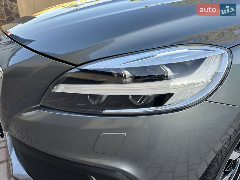 Volvo V40 (2019)