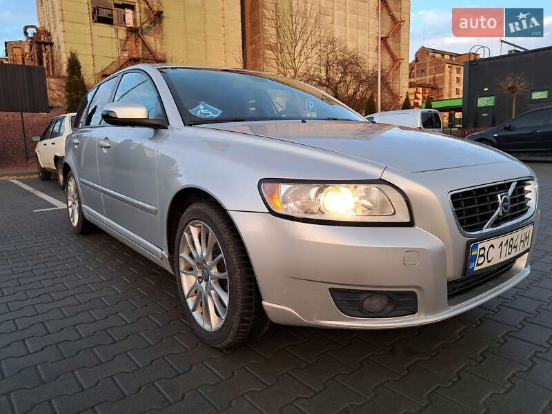 Volvo V50 (2008)