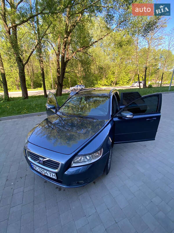 Volvo V50 (2009)