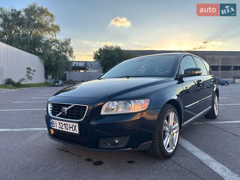 Volvo V50 (2008)