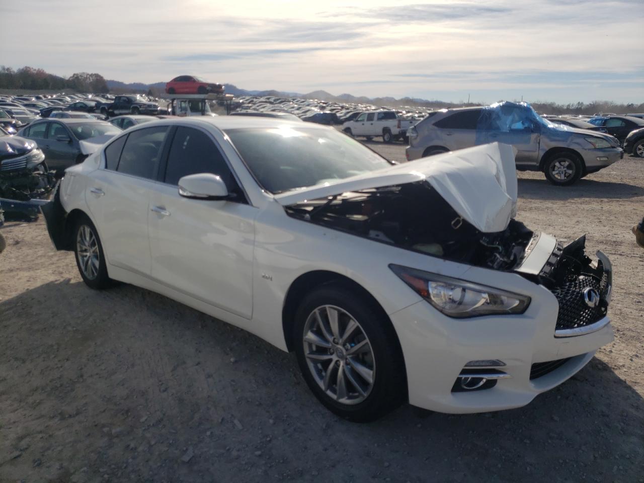 Infiniti Q50 base (2017)