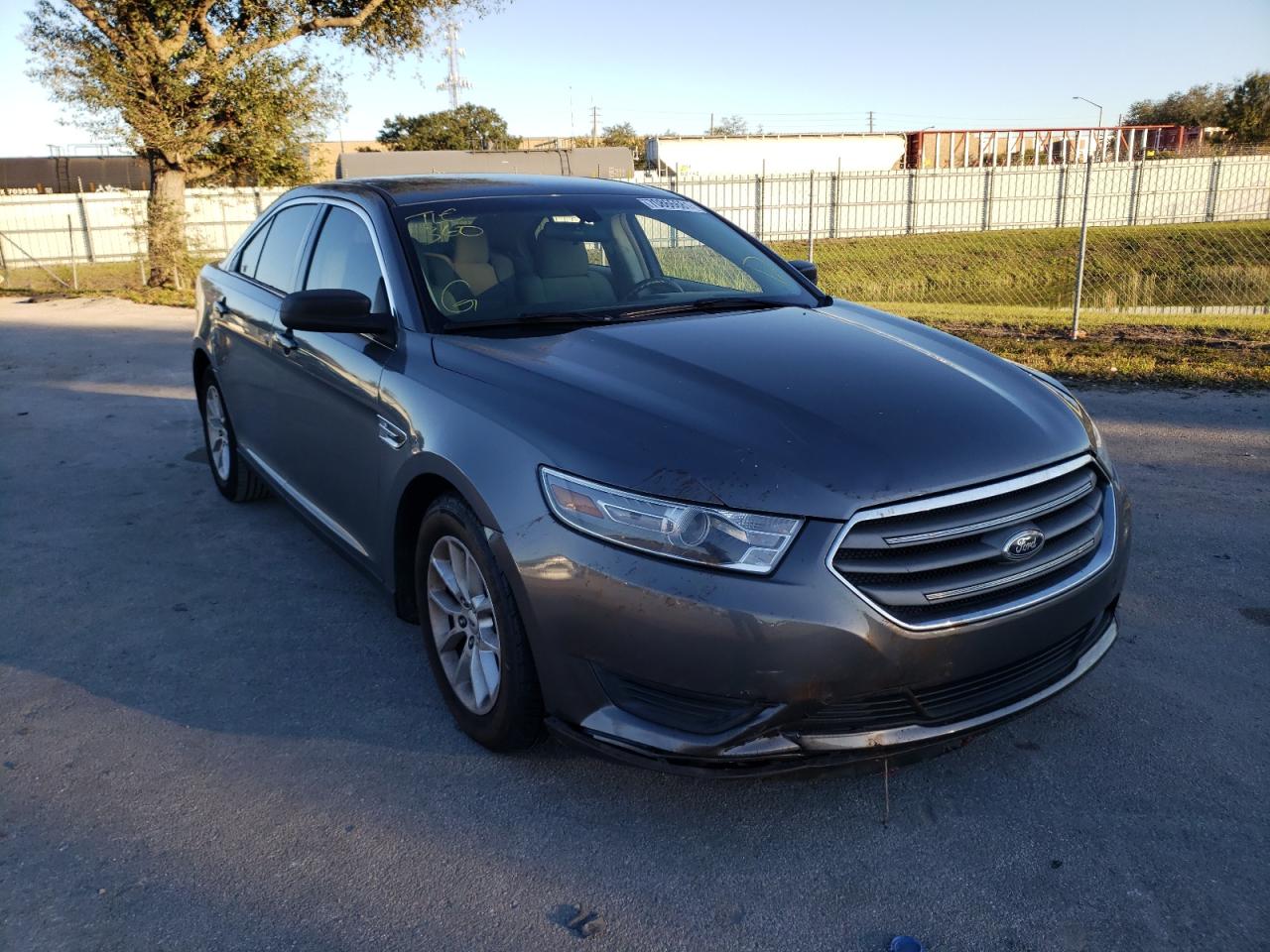Ford Taurus se (2013)