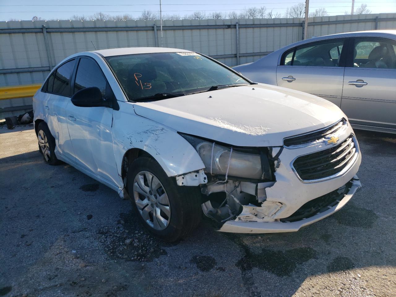 Chevrolet Cruze ls (2015)