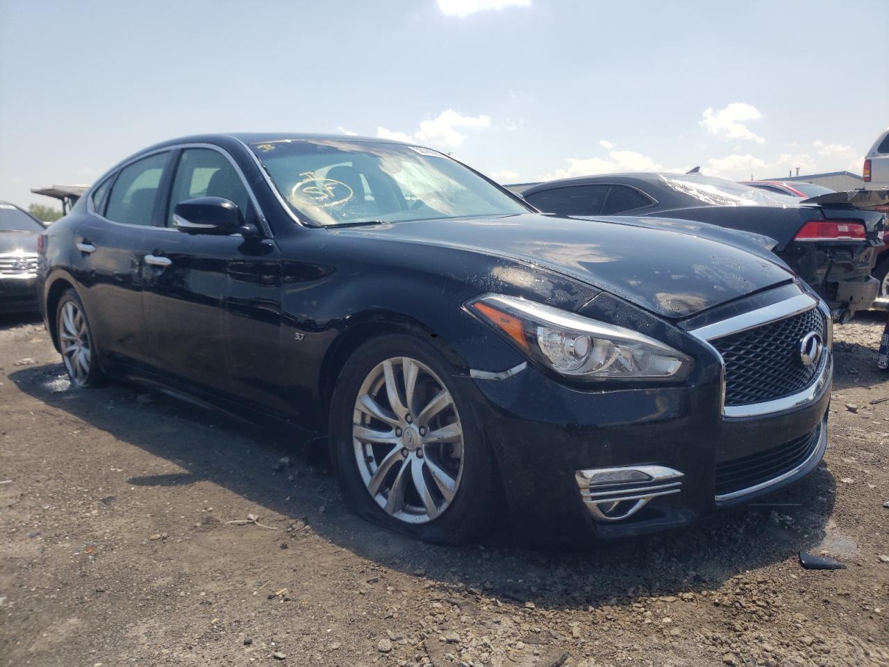 Infiniti Q70 (2015)