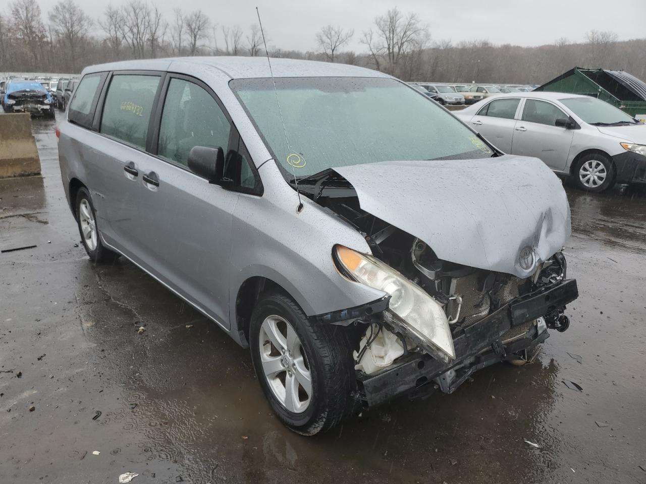 Toyota Sienna (2011)
