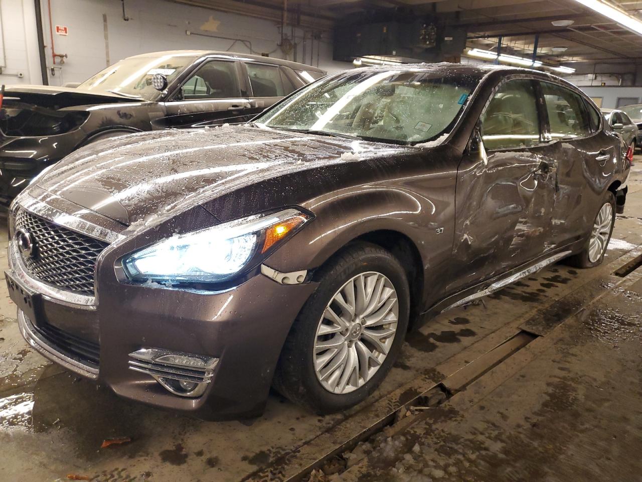Infiniti Q70l 3-7 (2015)