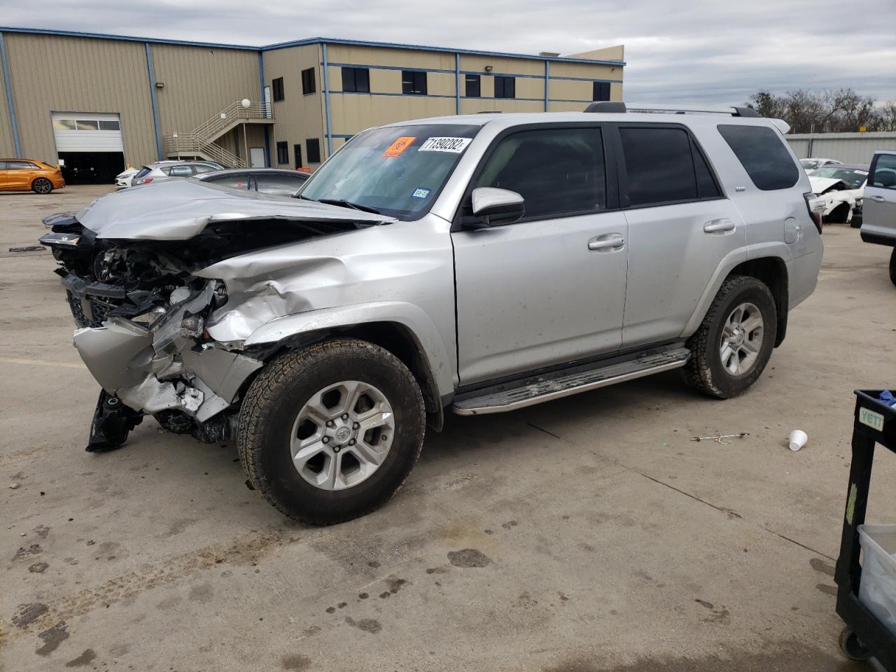 Toyota 4runner sr (2020)