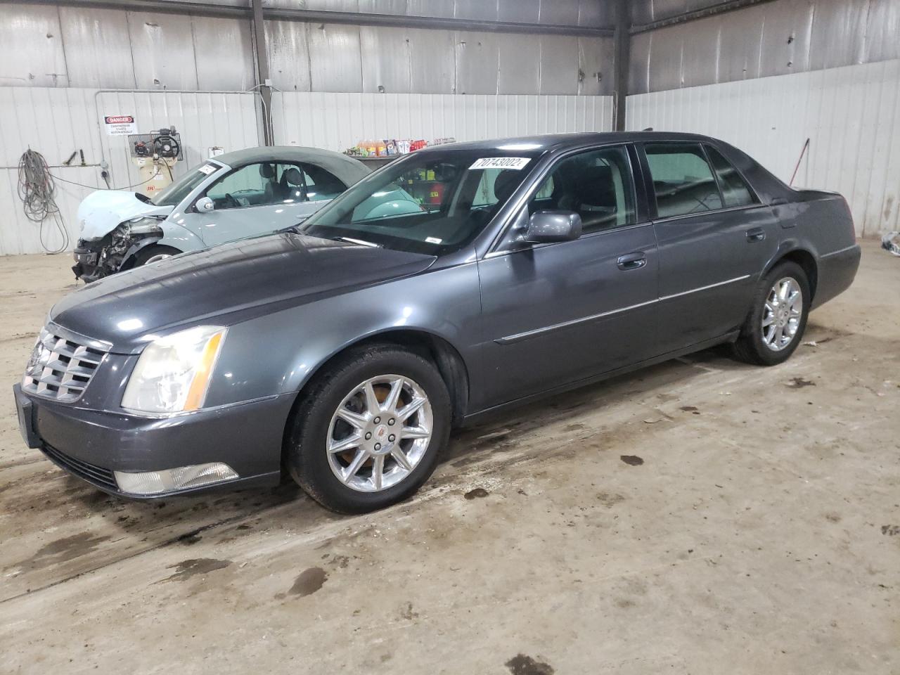 Cadillac Dts luxury (2010)