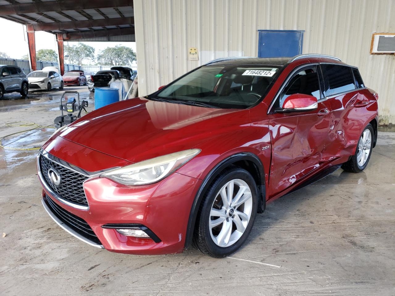 Infiniti Qx30 base (2017)