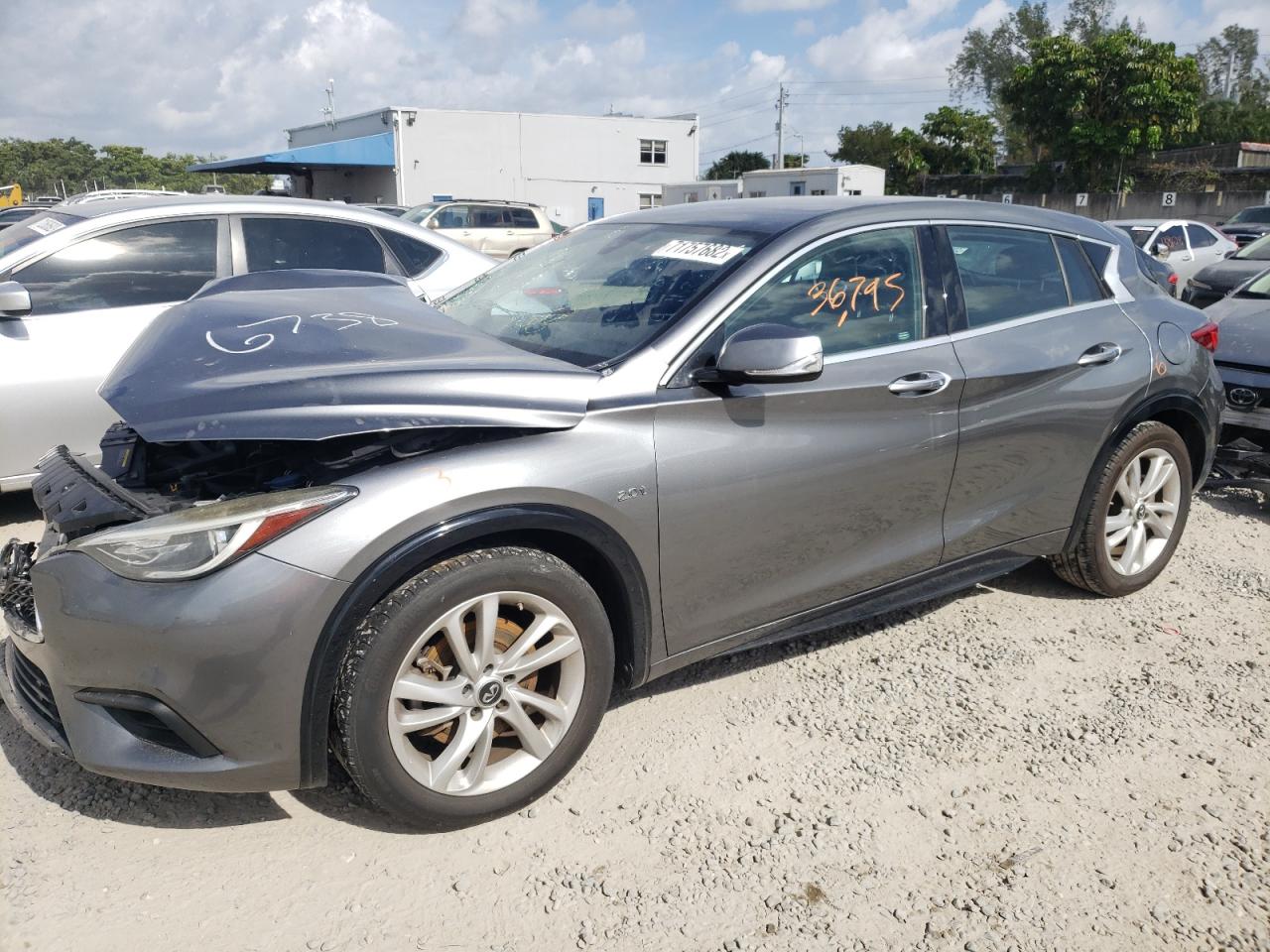 Infiniti Qx30 base (2018)