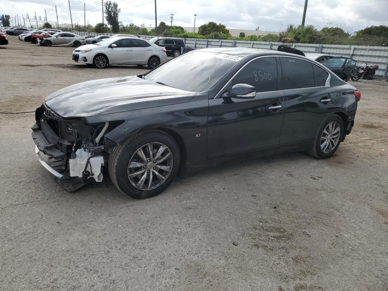 Infiniti Q50 base (2014)