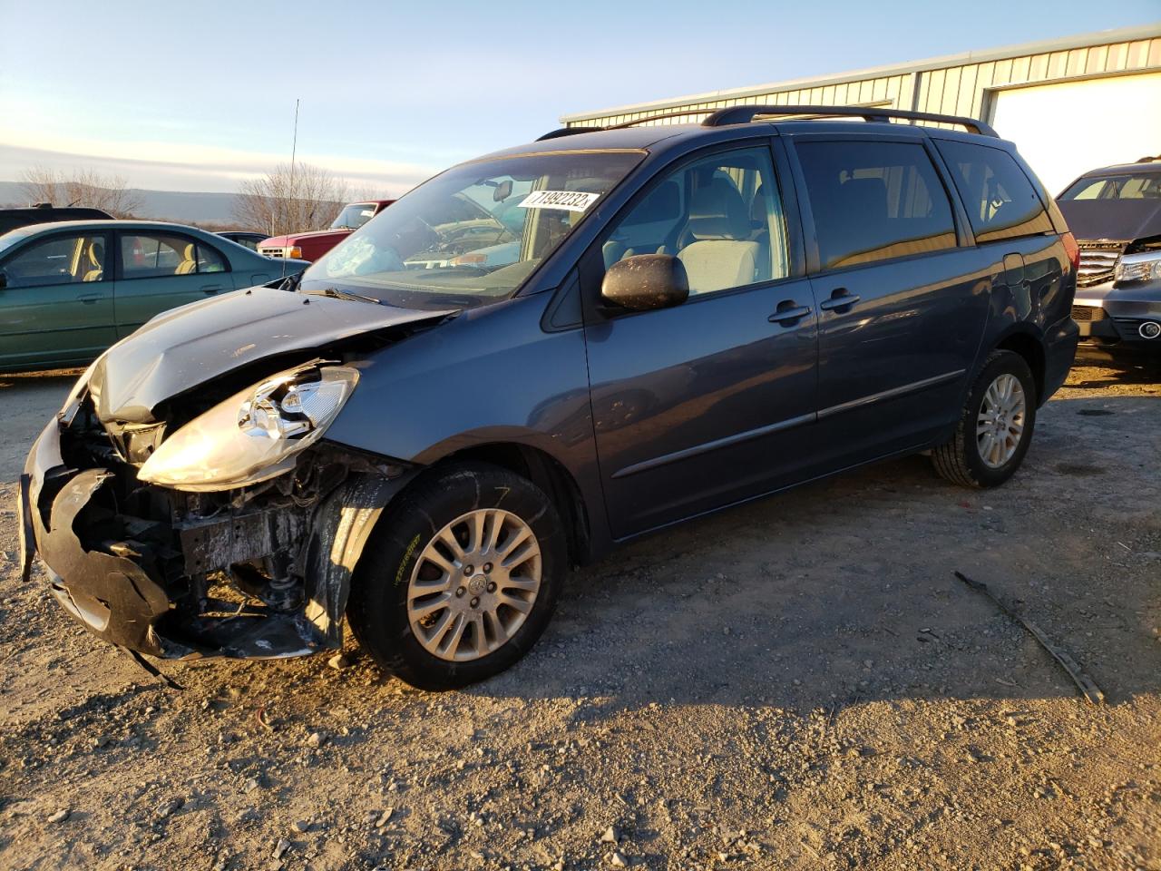 Toyota Sienna le (2010)