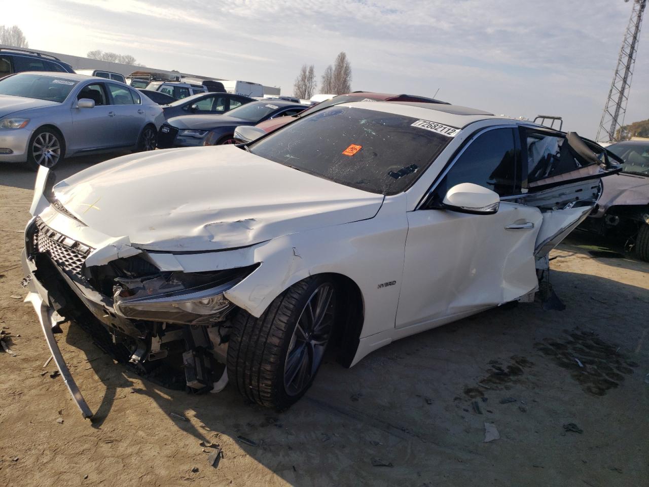 Infiniti Q50 hybrid (2015)