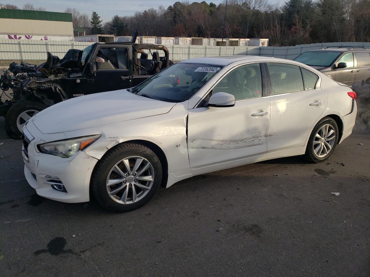 Infiniti Q50 base (2014)