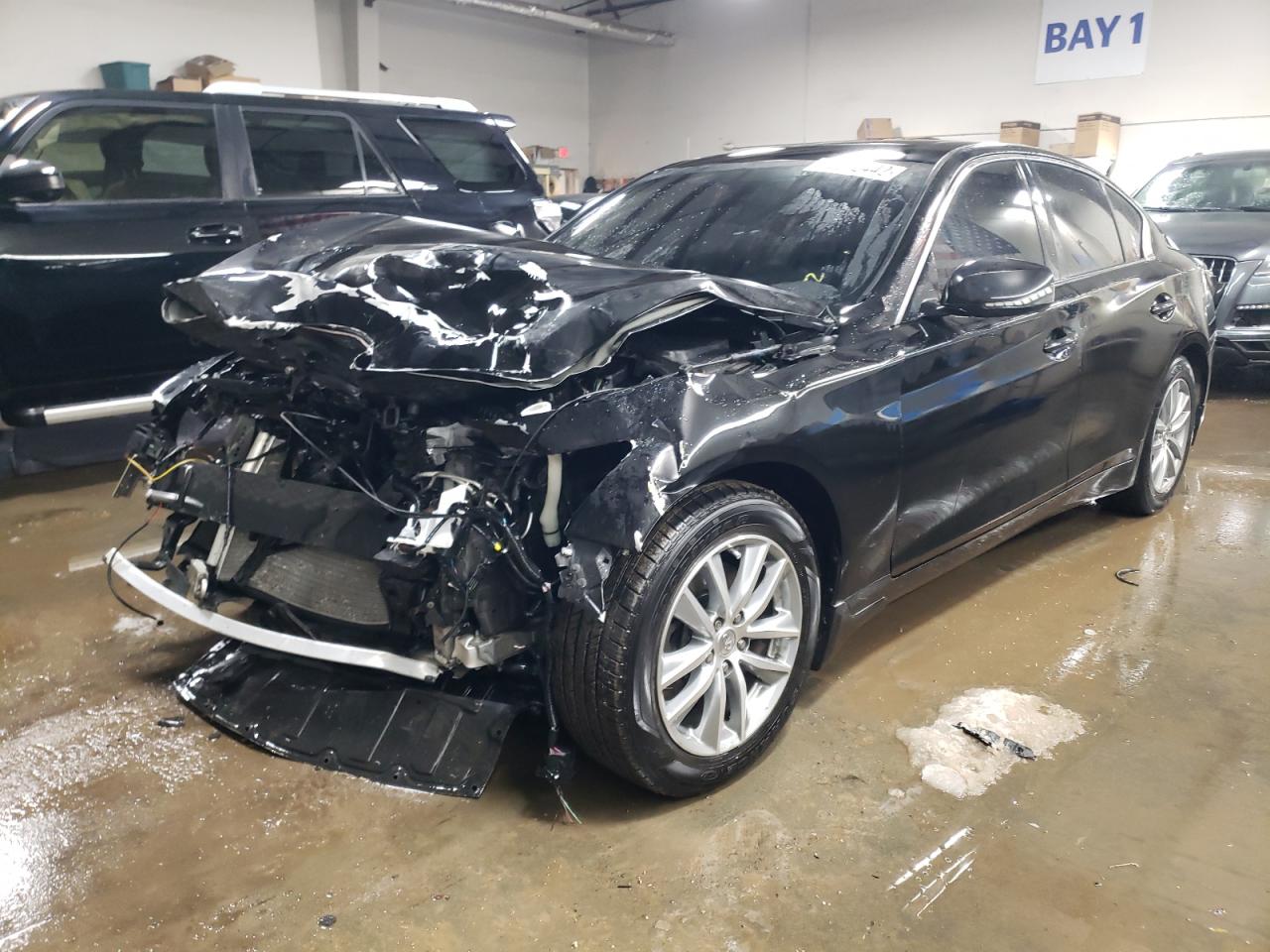Infiniti Q50 base (2015)