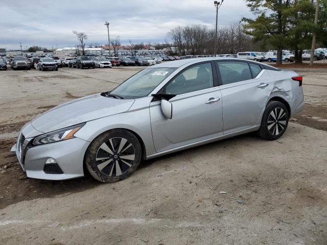 Nissan Altima sv (2022)