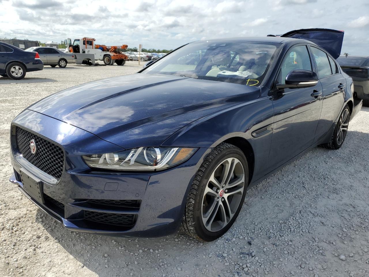 Jaguar Xe prestig (2017)