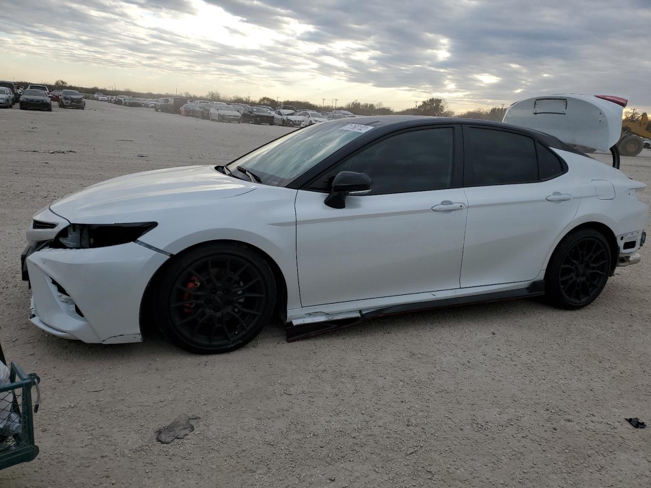 Toyota Camry trd (2022)