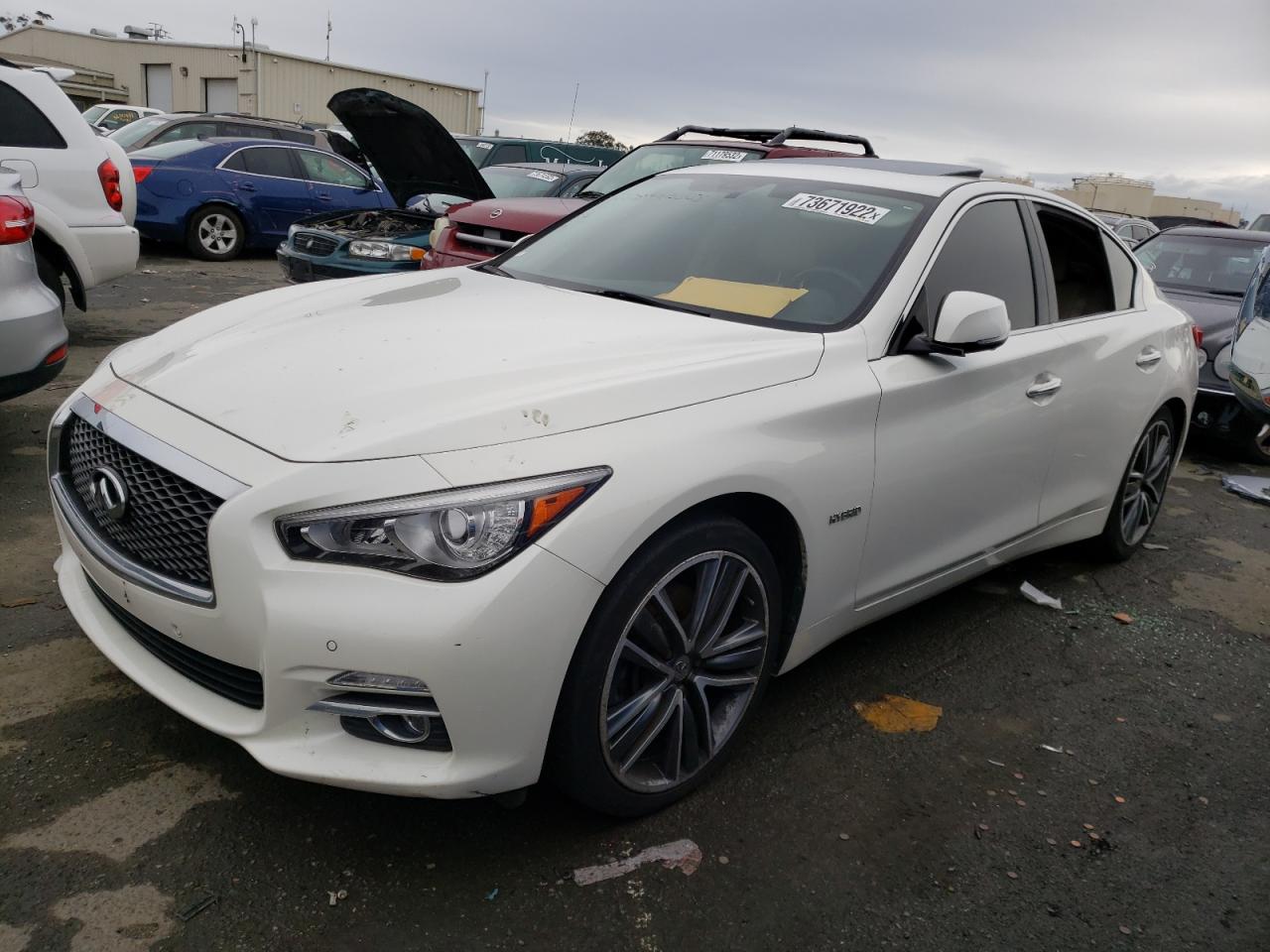 Infiniti Q50 hybrid (2016)