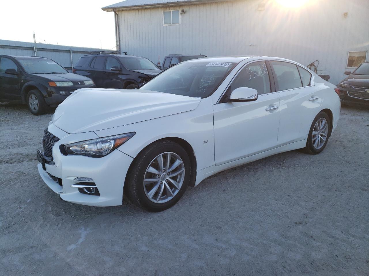 Infiniti Q50 base (2015)