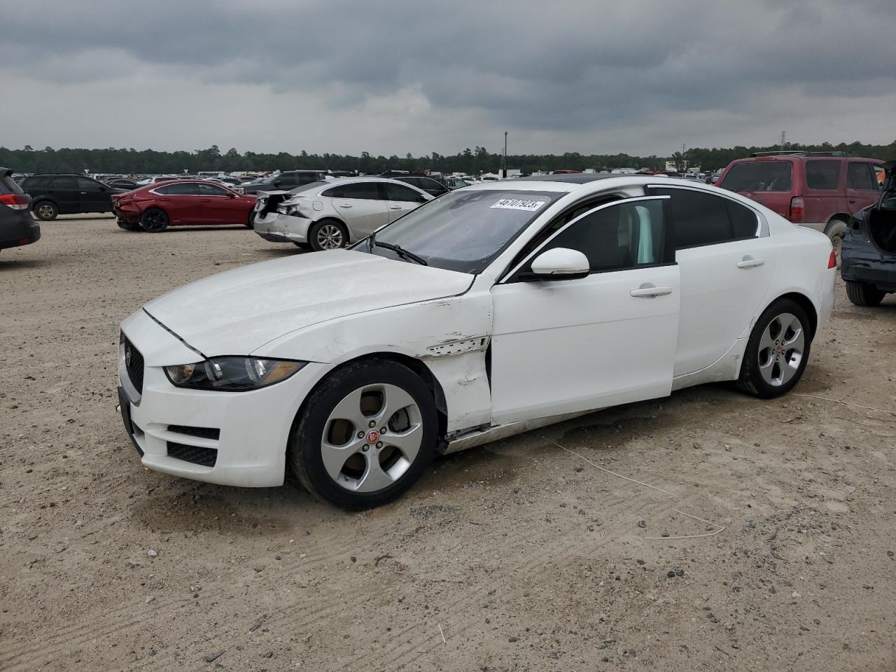 Jaguar Xe (2017)