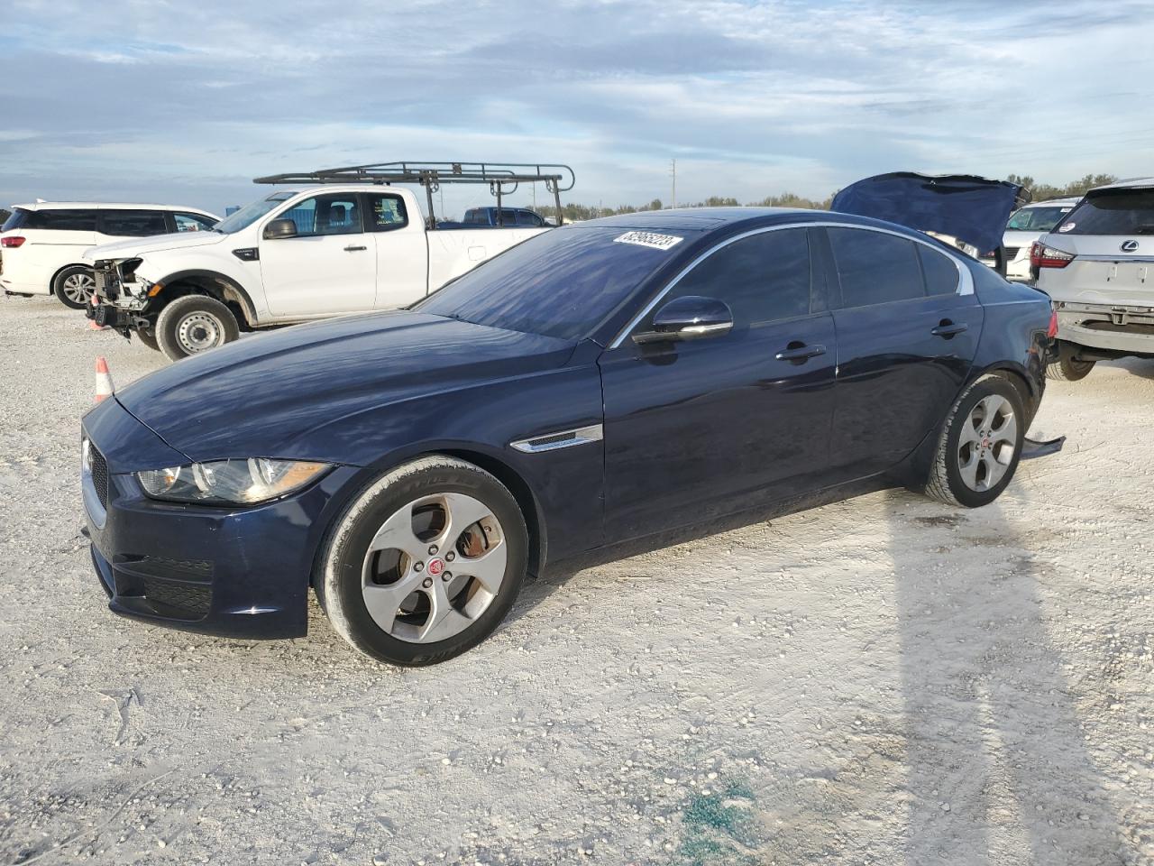 Jaguar Xe (2017)