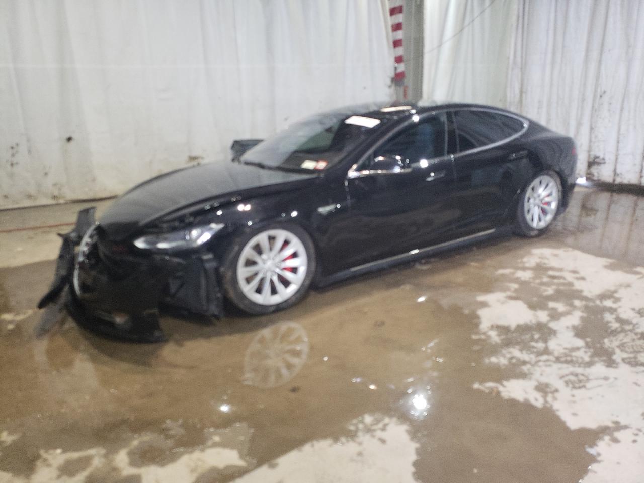 Tesla Model s (2015)