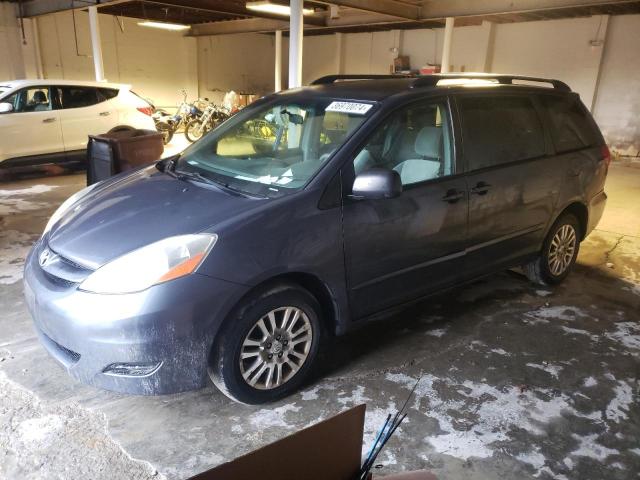 Toyota Sienna le (2009)