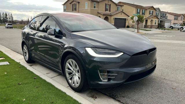 Tesla Model x (2016)