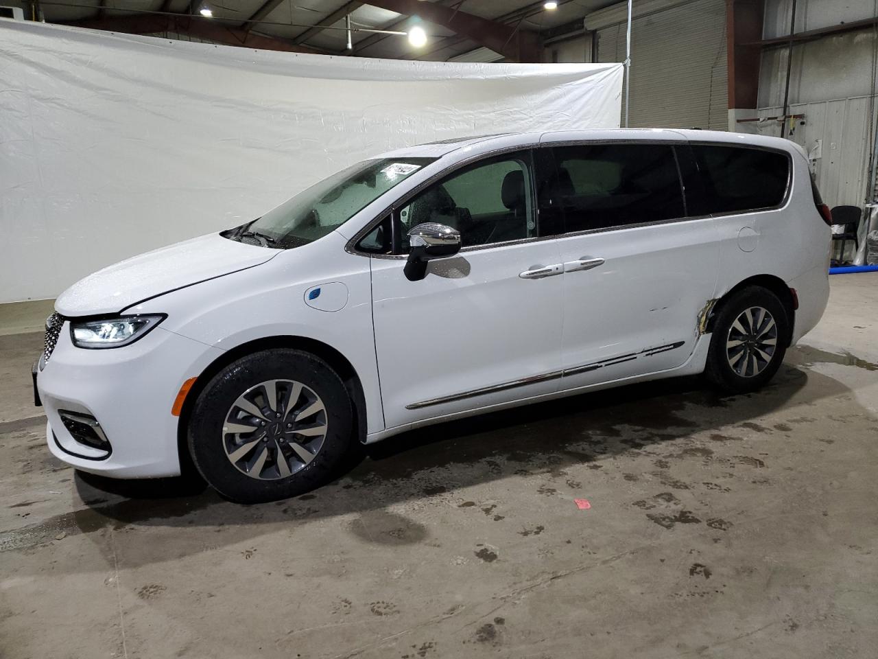 Chrysler Pacifica (2023)