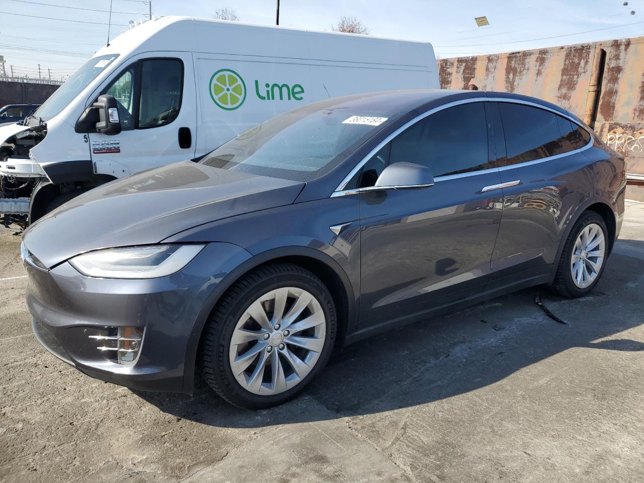 Tesla Model x (2020)