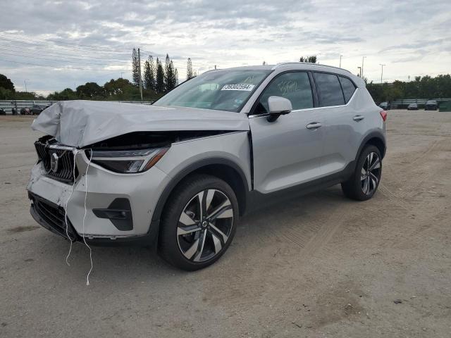Volvo Xc40 plus (2023)