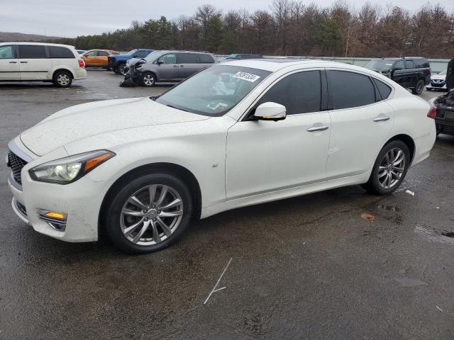 Infiniti Q70 (2015)