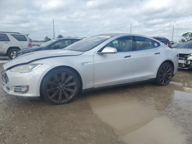 Tesla Model s (2015)