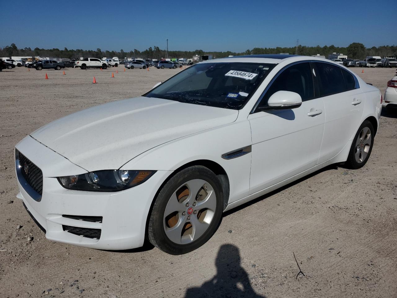 Jaguar Xe (2017)