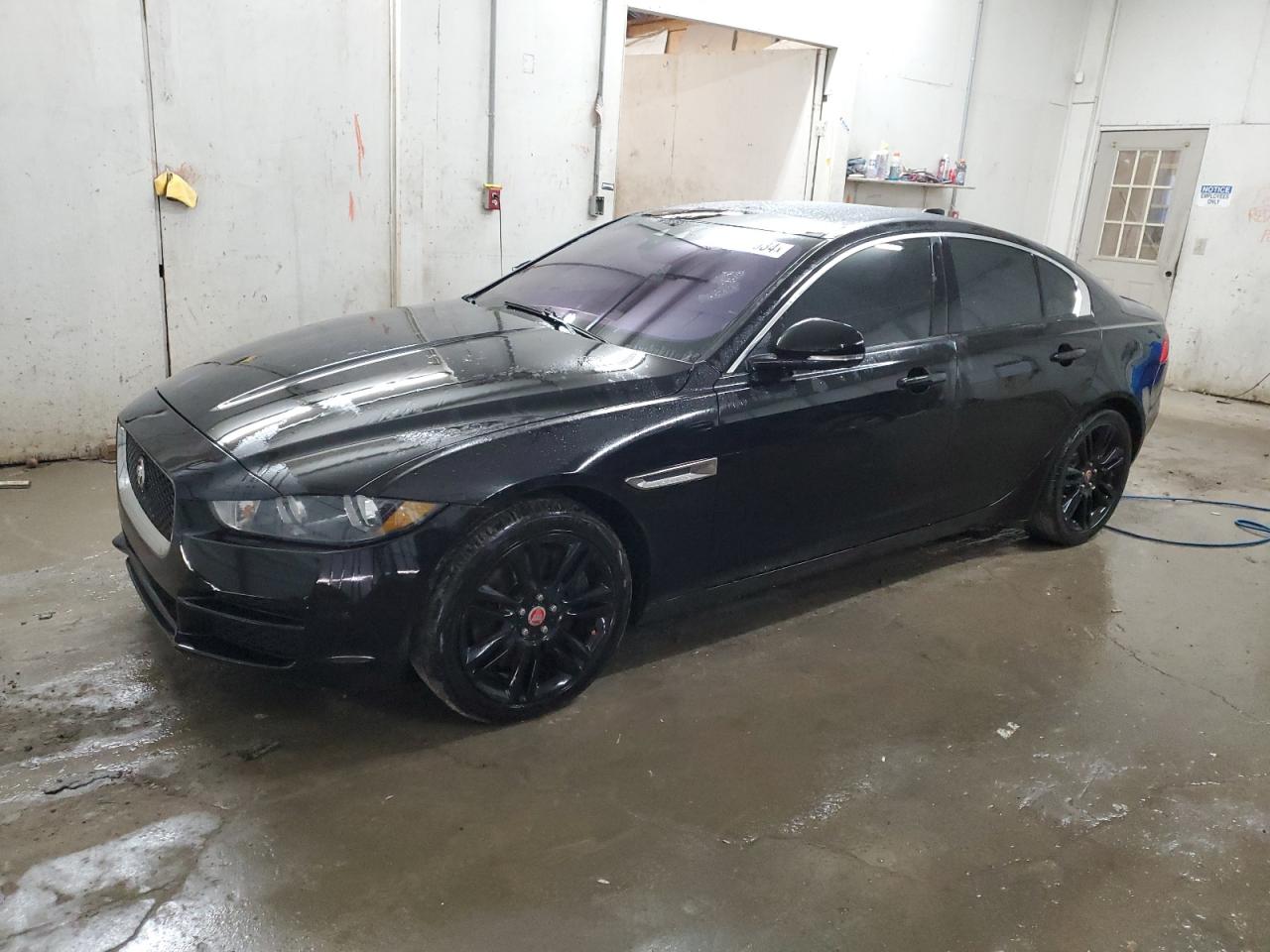 Jaguar Xe (2017)