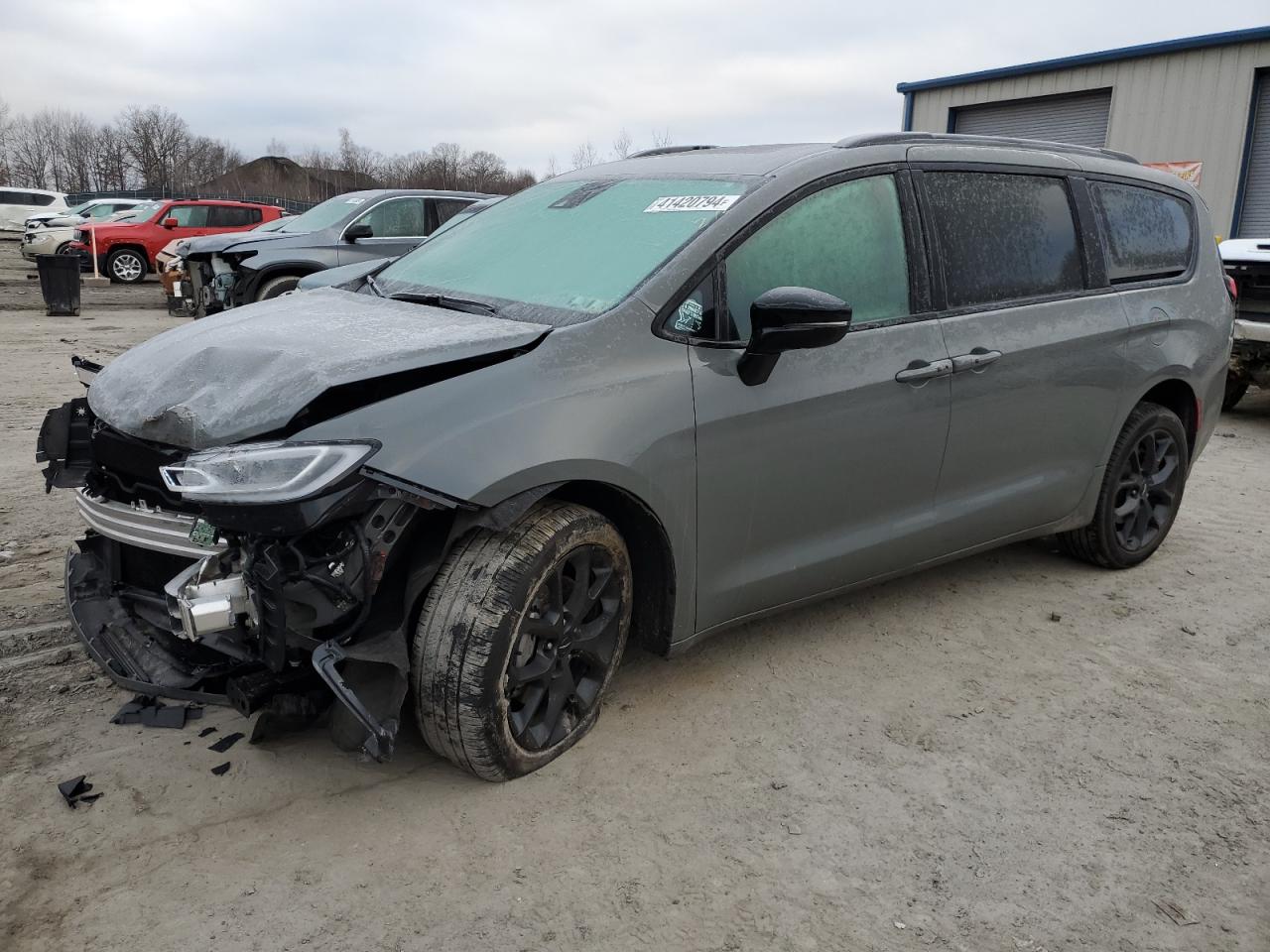 Chrysler Pacifica (2023)
