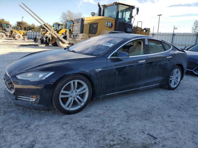 Tesla Model s (2015)