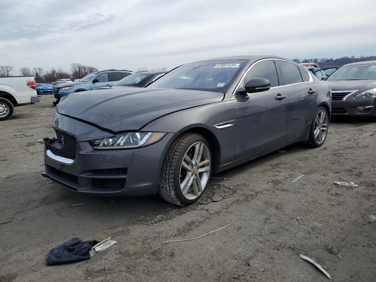 Jaguar Xe (2017)