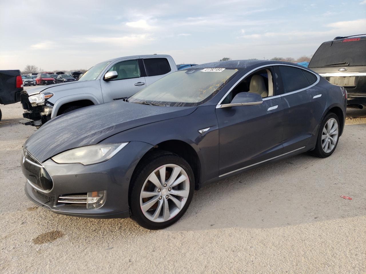 Tesla Model s (2015)